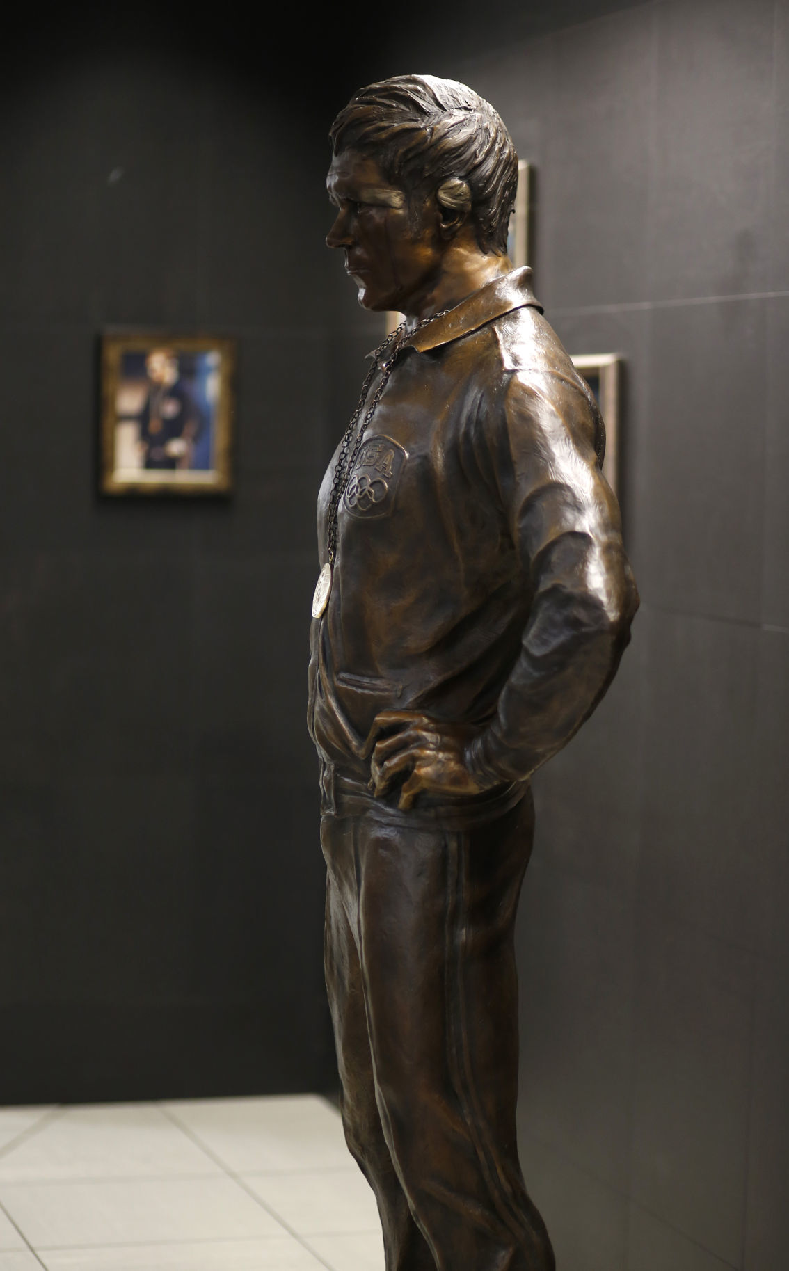 101315mp-Dan-Gable-statue-3